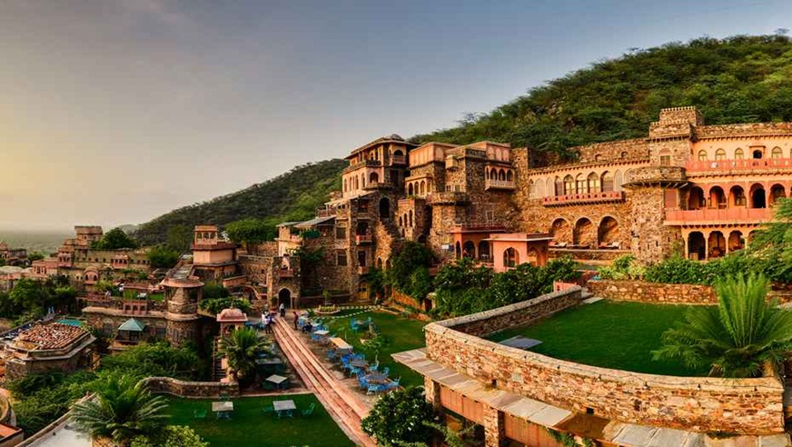 Neemrana Fort Weekend Tour